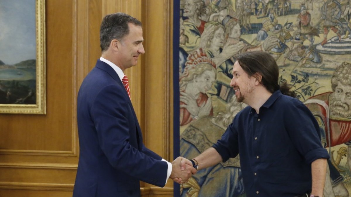 Encuentro entre Felipe VI y Pablo Iglesias en Zarzuela.