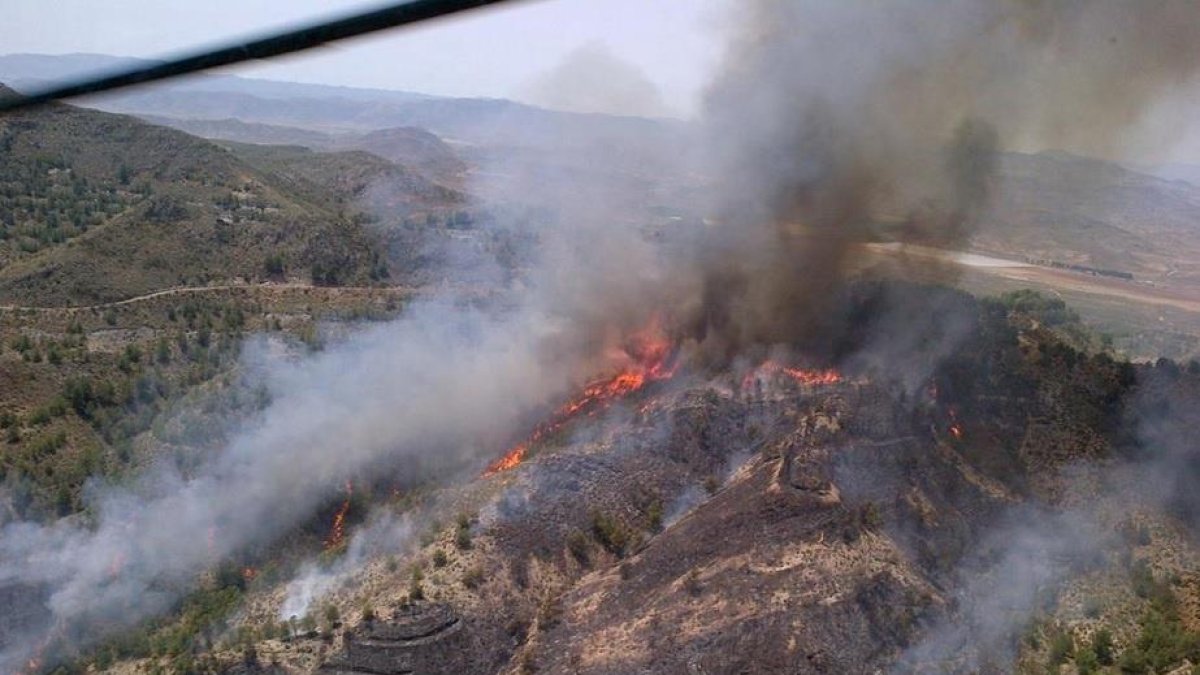 Vista aérea del incendio en Cuevas en 2015
