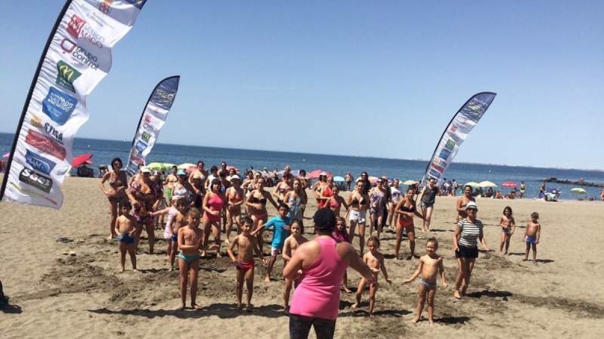 clases de zumba en la playa del Zapillo