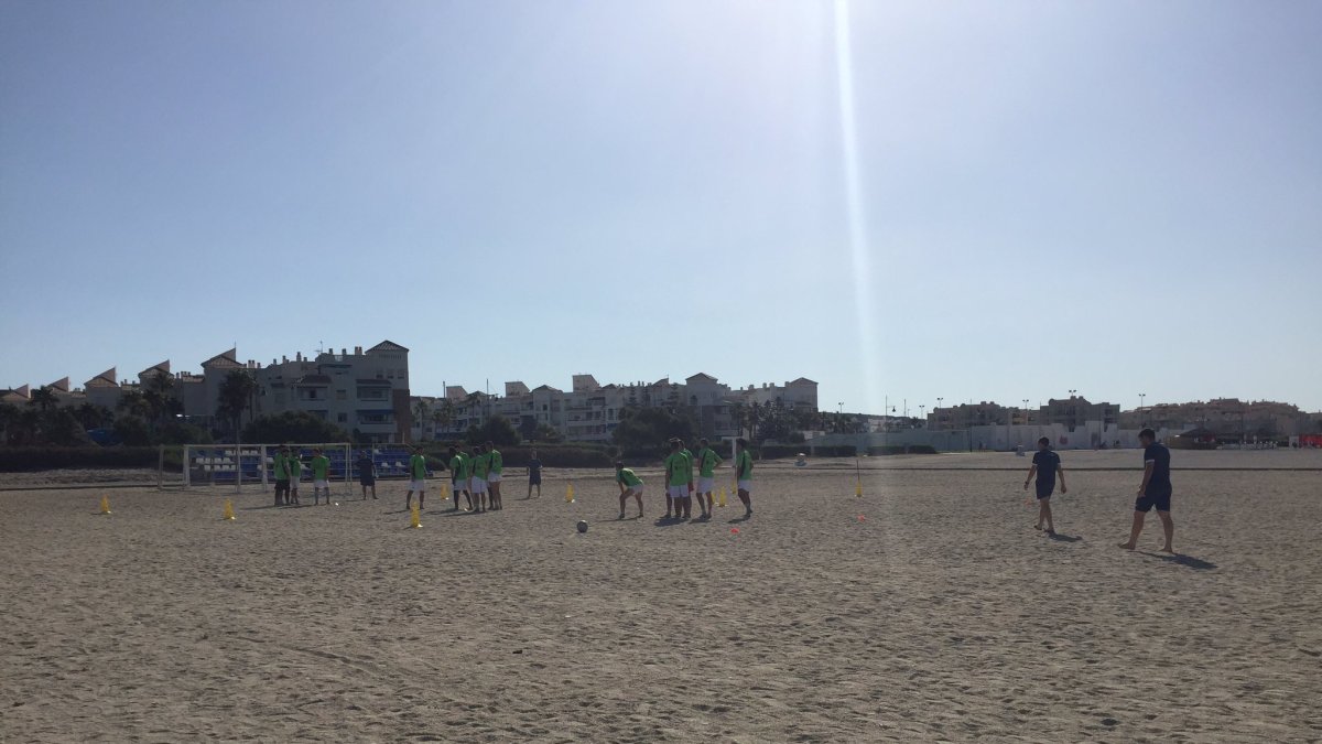 La plantilla celeste en Almerimar.