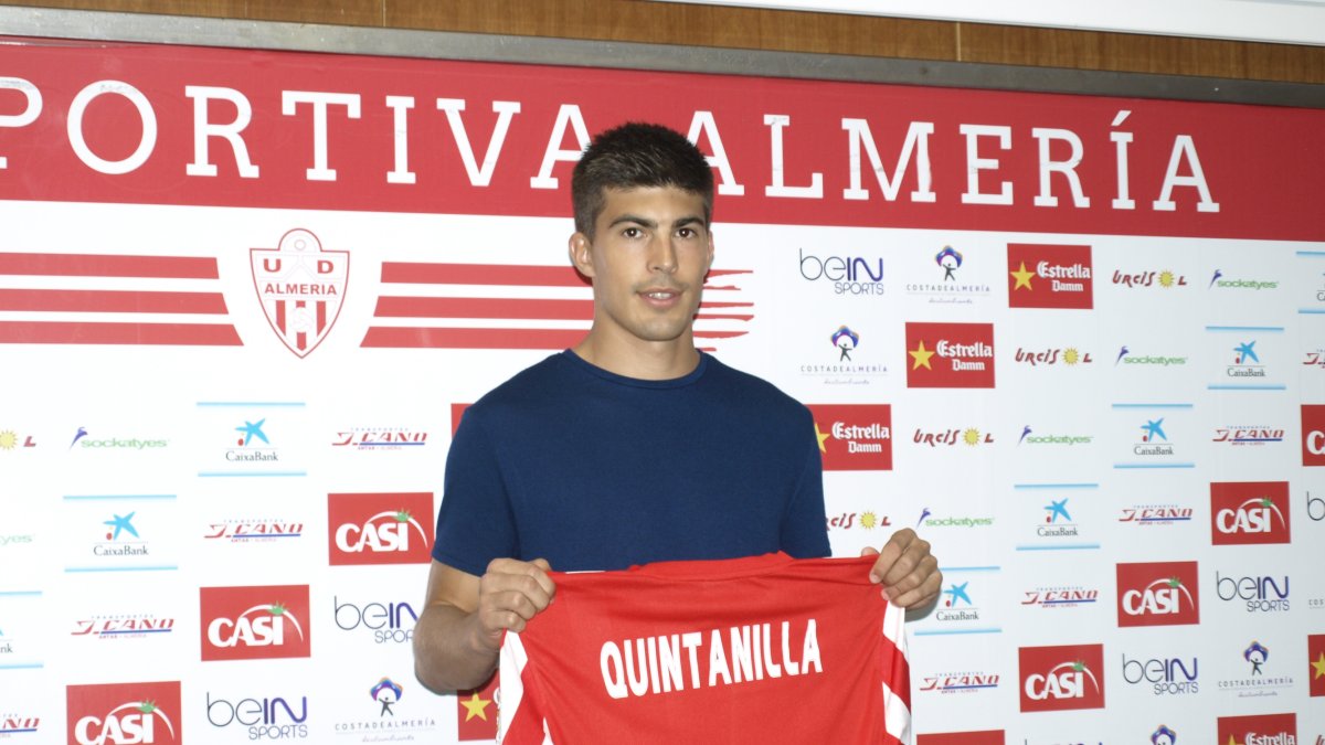 Quintanilla con su nueva camiseta.
