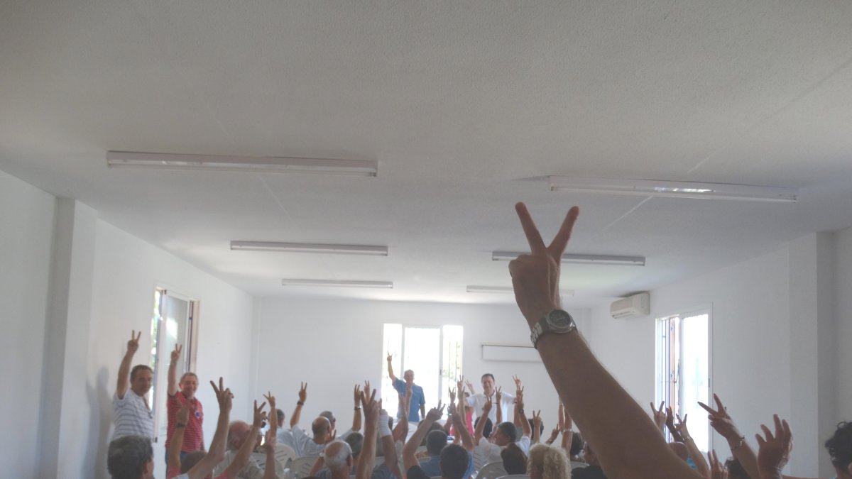 Un momento de la asamblea de vecinos celebrada el fin de semana en Vera.