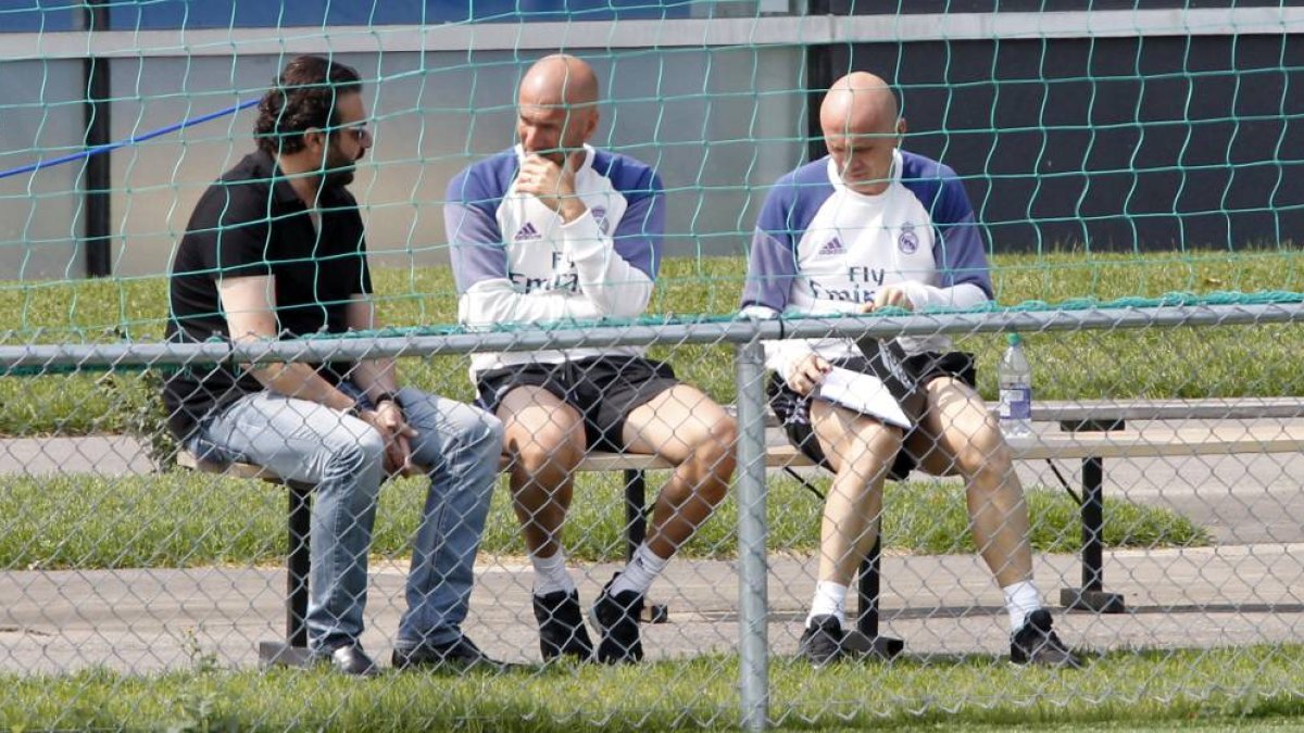 Zidane pensando en el futuro de sus jugadores.