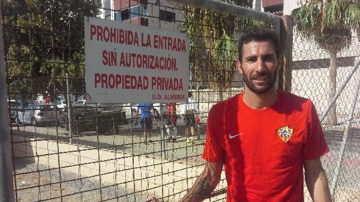 Cuéllar en un entrenamiento con el Almería.
