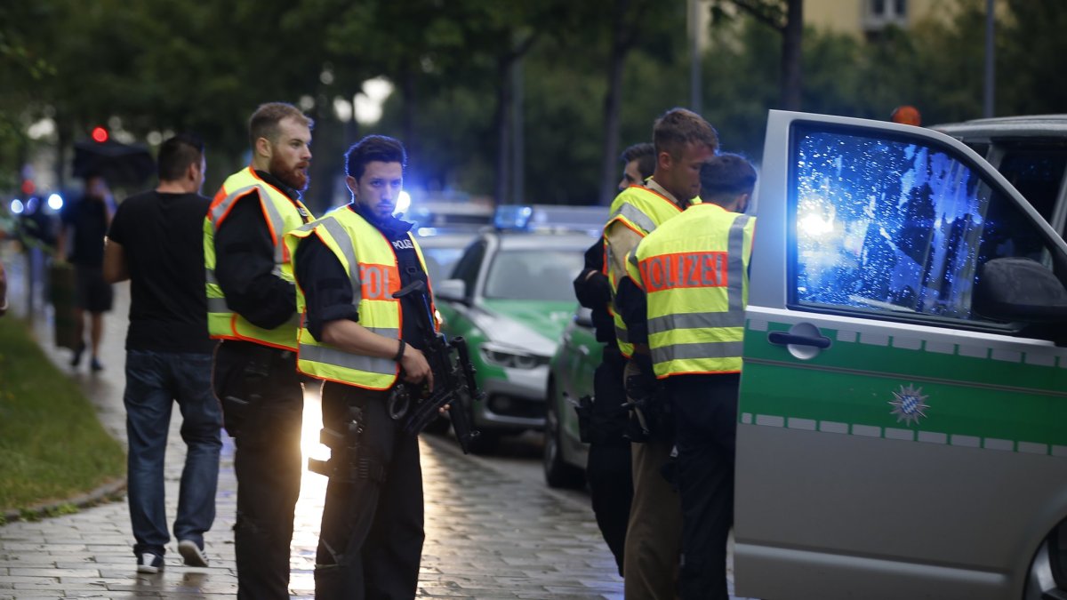 Operativo policial desplegado en el lugar de los hechos.