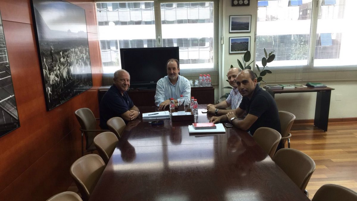 Encuentro de trabajo entre el delegado territorial de Agricultura, José Manuel Ortiz y el concejal del ramo en El Ejido, Manuel Gómez Galera.