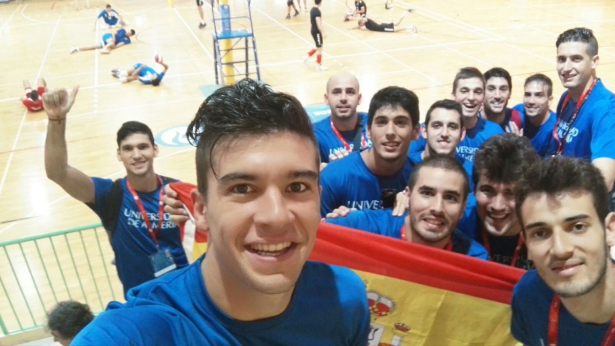 Los chicos de la UAL tras su nueva victoria.
