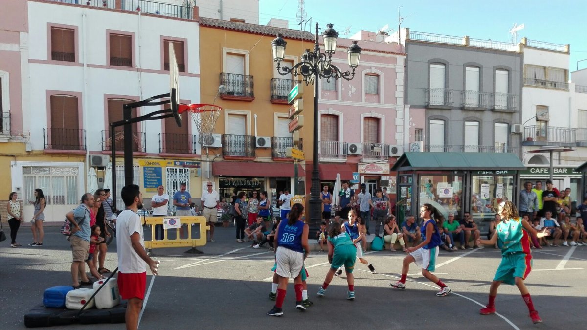 Tabernas disfrutó con el baloncesto.