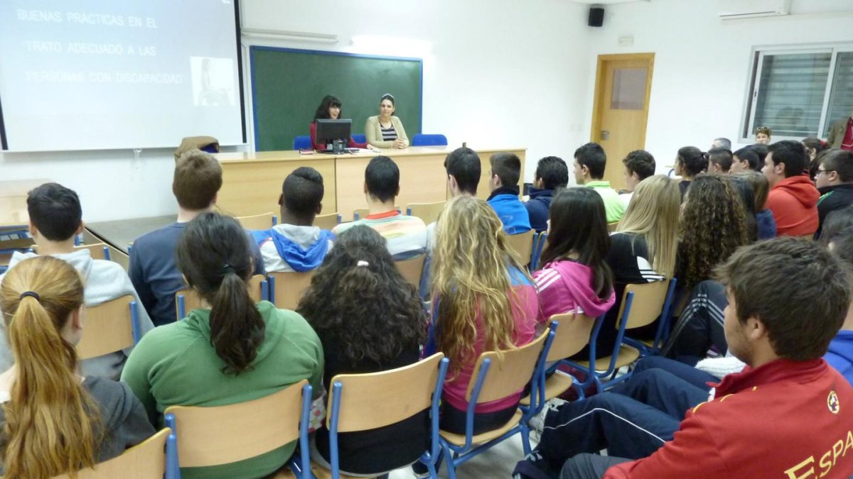 Imagen de archivo de uno de los talleres realizados por el IAJ.