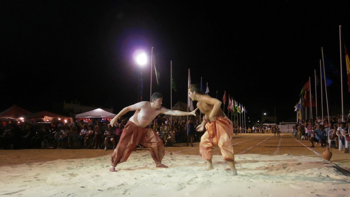 Foto de archivo de la prueba de lucha morisca.