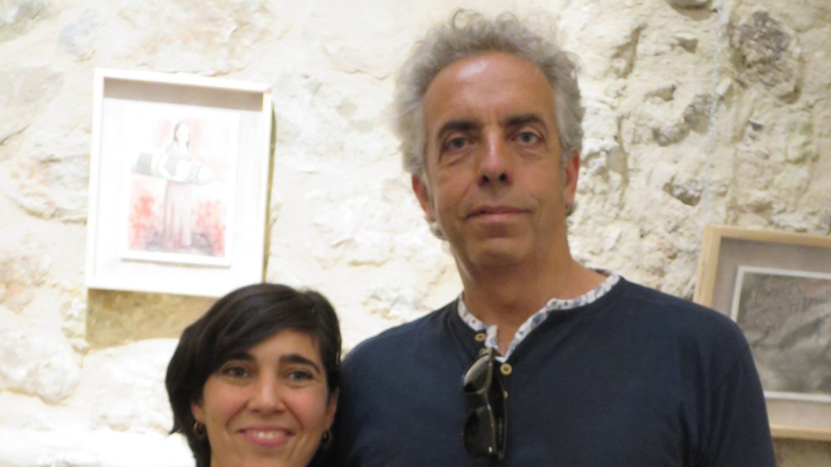 Mario Sanz y la ilustradora Itziar Hernando, vinculada a ‘Carboneras Literaria’. Ambos en el Castillo de San Andrés.