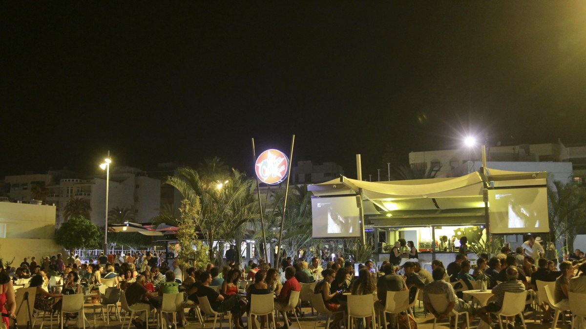 Una terraza en Garrucha en una imagen de archivo