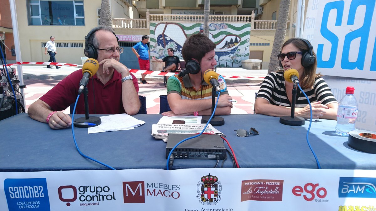 La concejala de Cultura,  Ana Martínez Labella, ha acudido a ‘Hoy por hoy’ para hablar con Tony Fernández y Guillermo Mirón sobre el 50 Festival de F