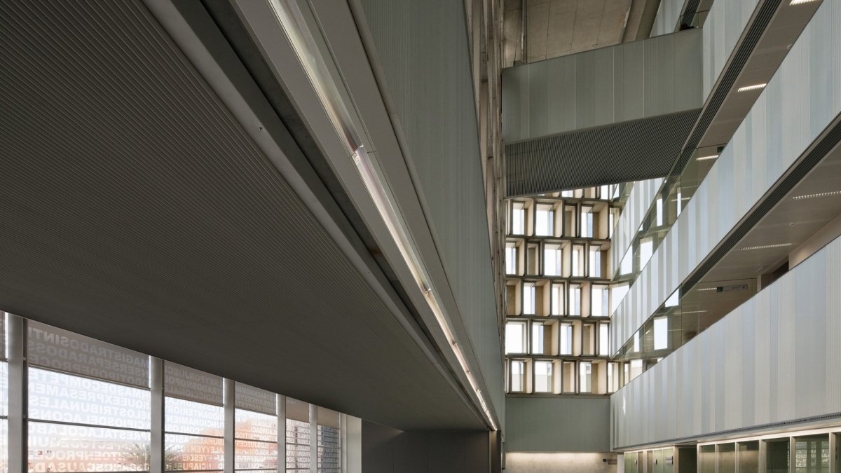 En la imagen, interior del Palacio de Justicia de El Ejido.