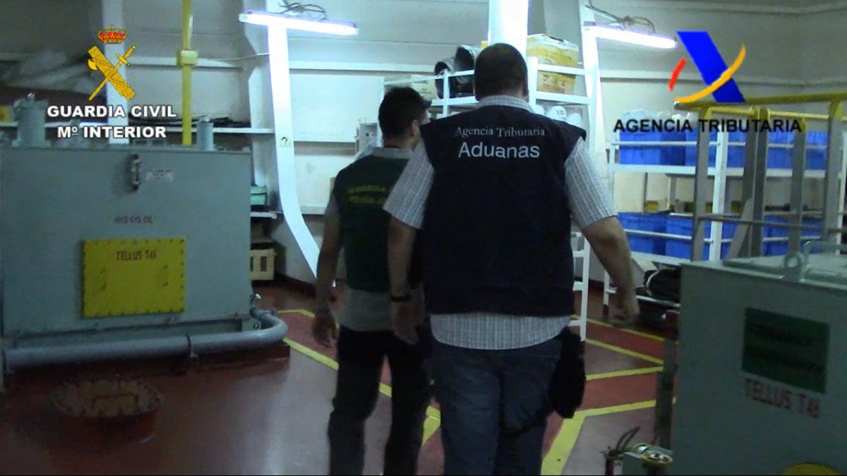 Buque turco durante el registro en la operación.