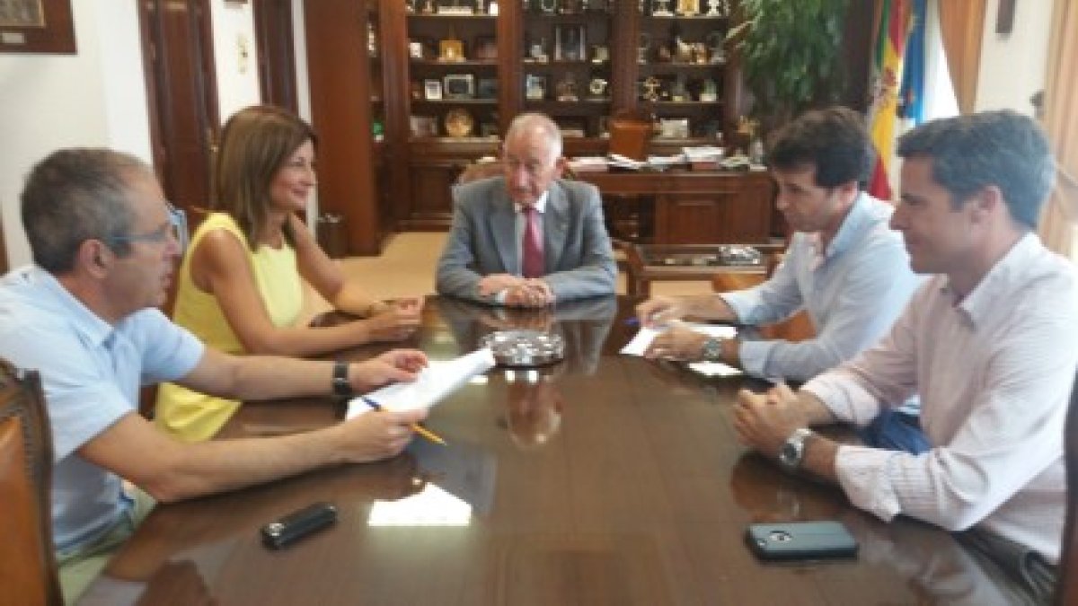 Firma del contrato de obras.