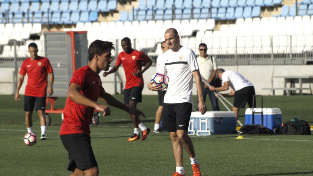 Soriano atento en el primer entrenamiento.