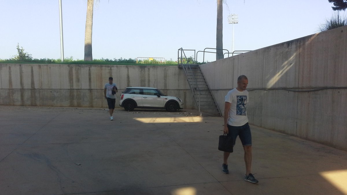 Soriano y Juanito llegando hoy al Mediterráneo.