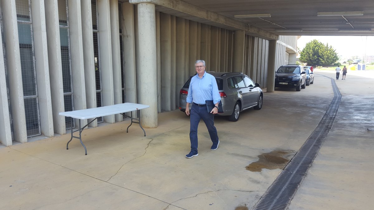 Pepe Bonillo llegando hoy al club.