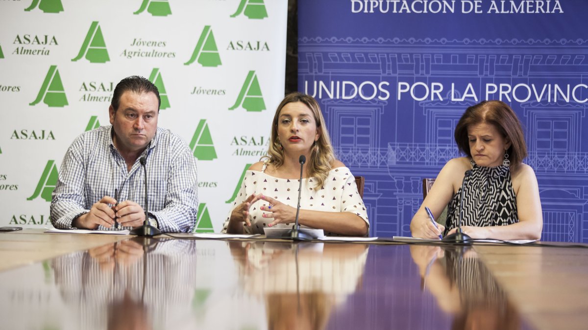 La diputada de Agricultura con responsables de Asaja