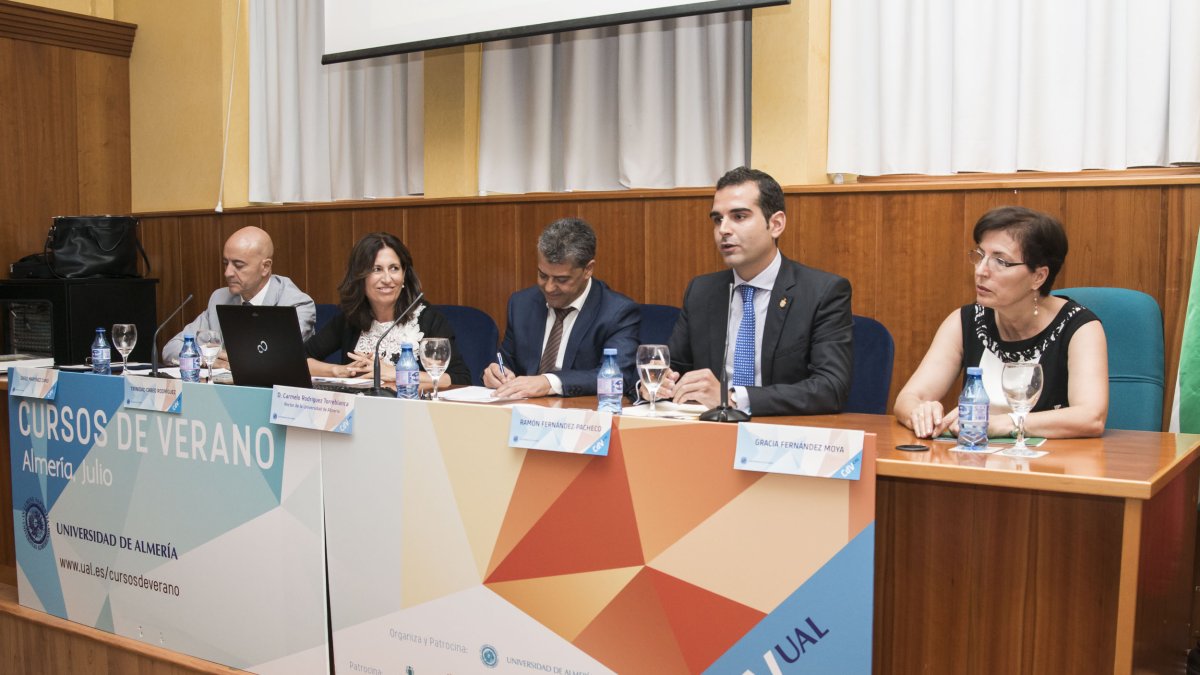 Imagen de la Mesa Redonda de los Cursos de Verano