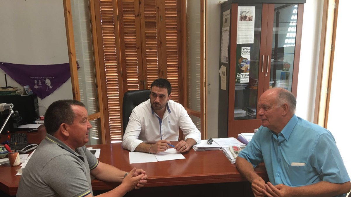 Vista de la reunión mantenida recientemente en el Ayuntamiento.