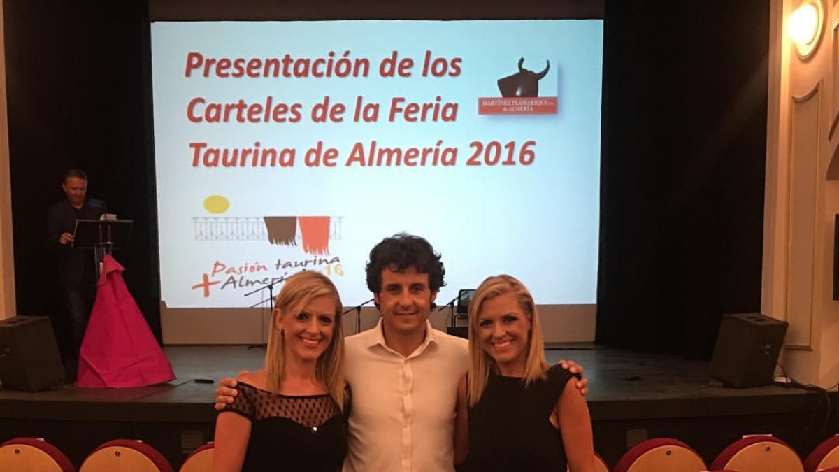 Ruiz Manuel, representante de la Casa Chopera en Almería y las hermanas Gemma y Míriam García, de Congresur.