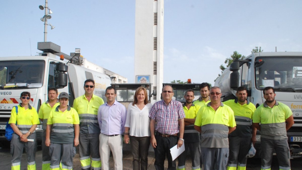 La alcaldesa supersvisa los trabajos.