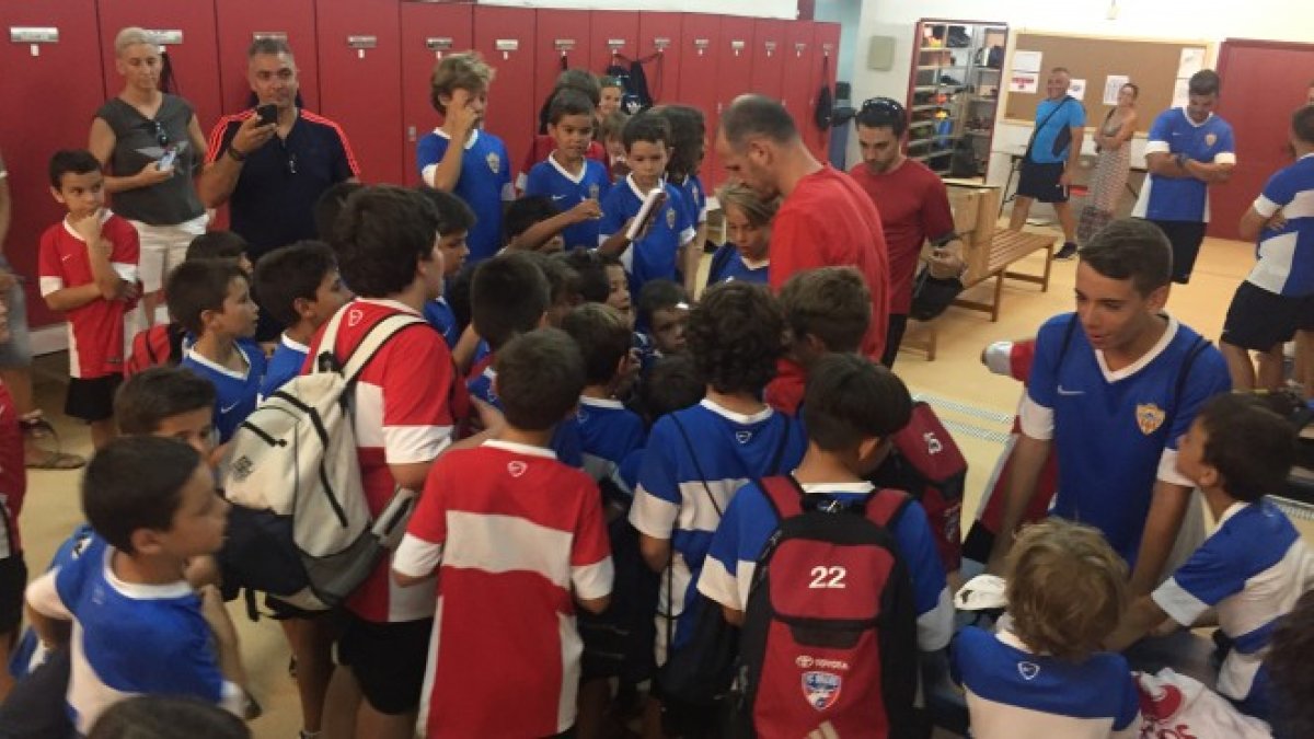 Fernando Soriano con los alumnos del Campus.