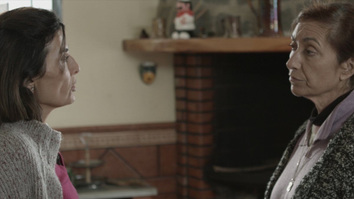 Imagen del filme protagonizado por Isabel Ampudia y Mercedes Hoyos.