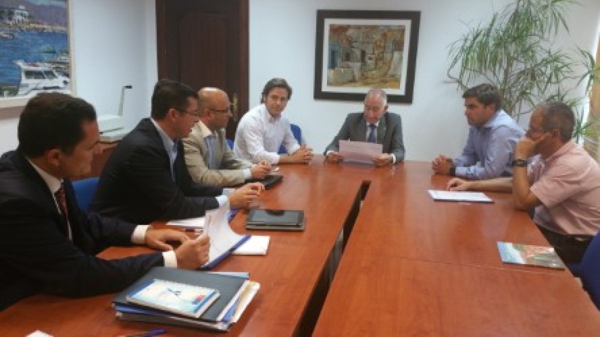 Firma del convenio entre el Ayuntamiento y CECA.
