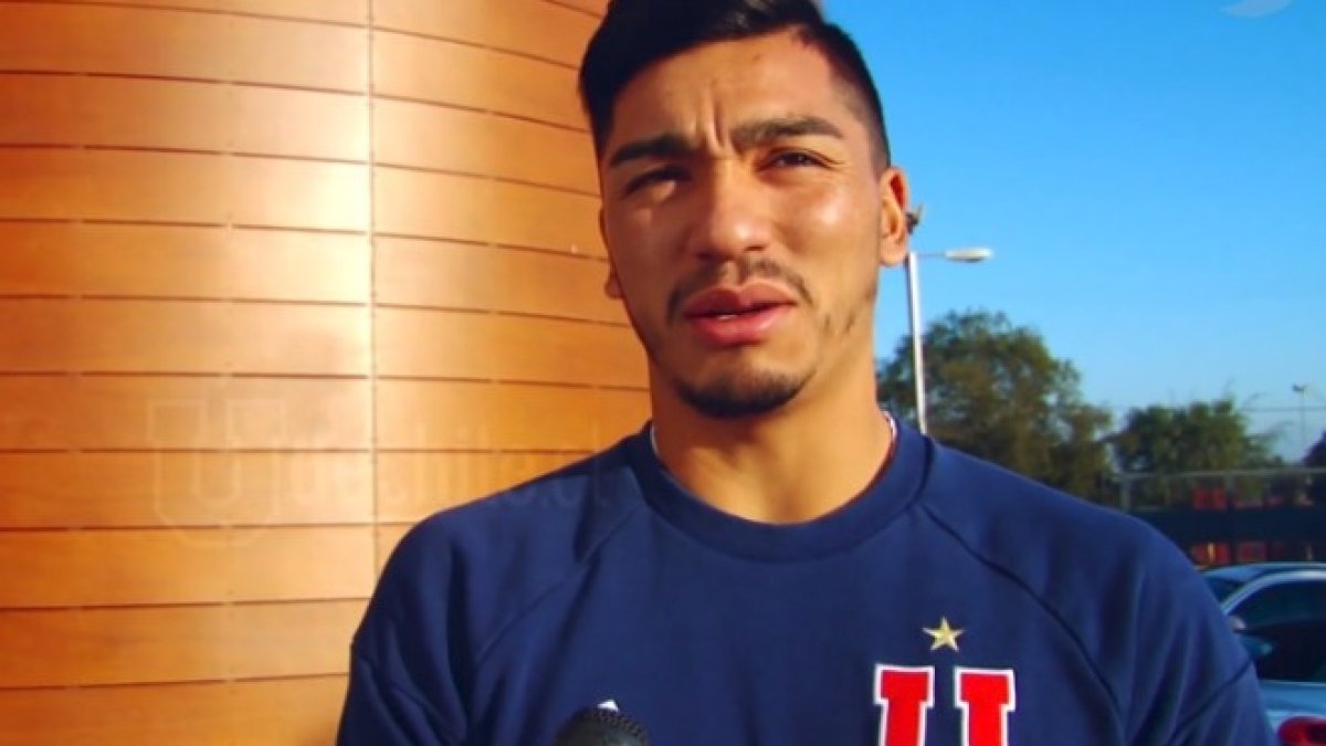 Lolo Reyes con la camiseta del Universidad Catlólica.