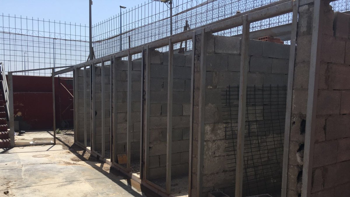 Jaulas pendientes de terminarse en el Zoosanitario