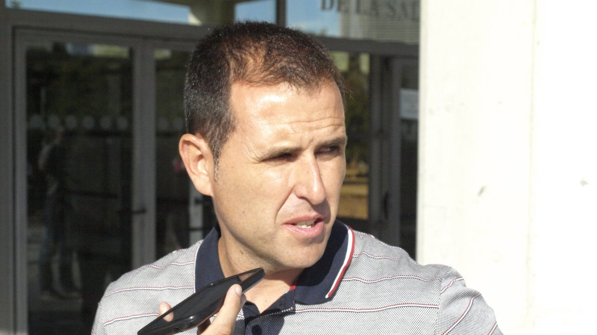 Esteban Navarro entrenará al División de Honor.