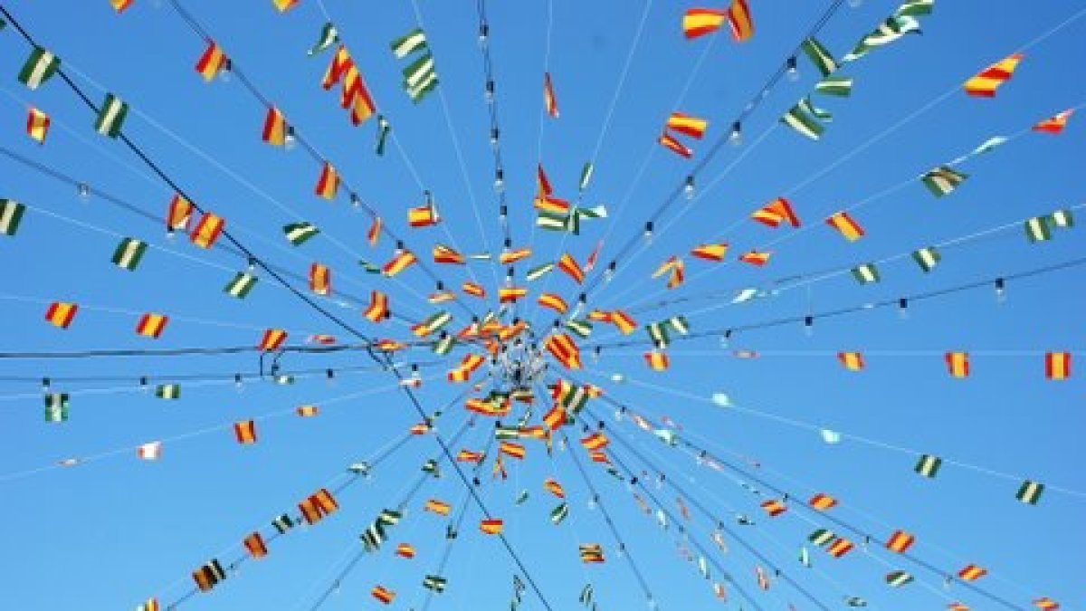 Juego de cintas, uno de los típicos de la fiesta.