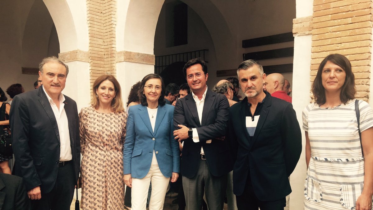 En Palma del Río, Julia Ibáñez, Francisco Góngora y Diego Ruiz con Rosa Aguilar, consejera de Cultura.