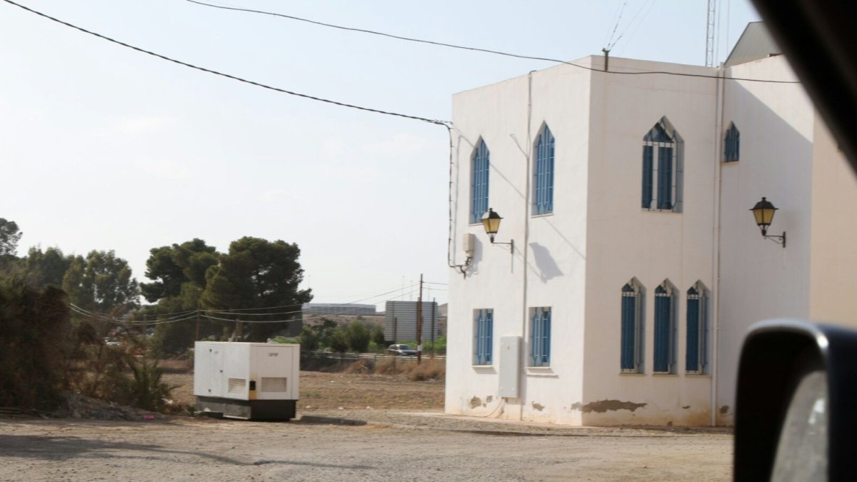 El generador que proporciona electricidad a la oficina central de Galasa en Vera.