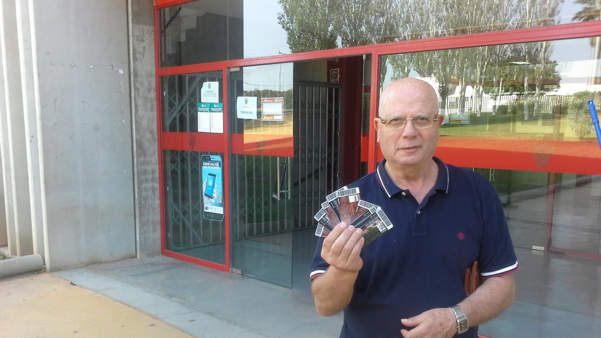 La ilusión de ser seguidor del Almería no tiene precio.