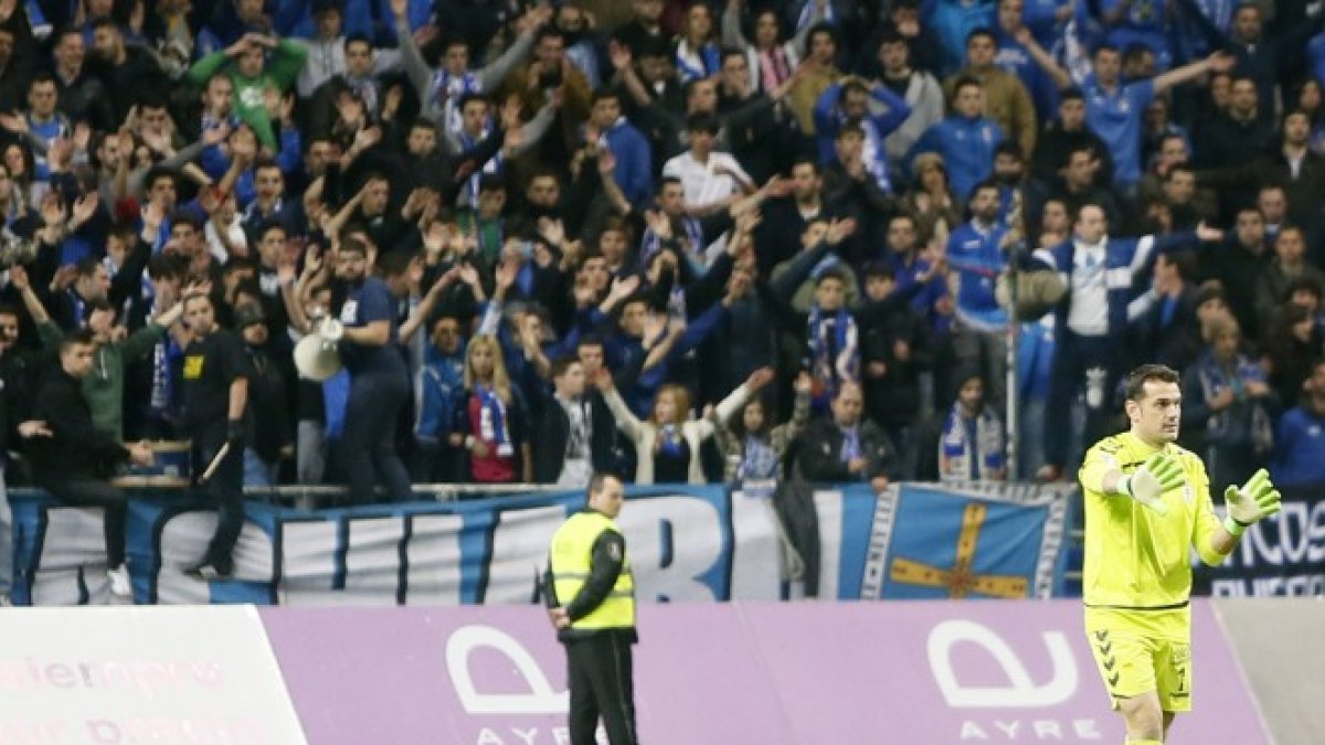 Esteban seguirá en el Real Oviedo.