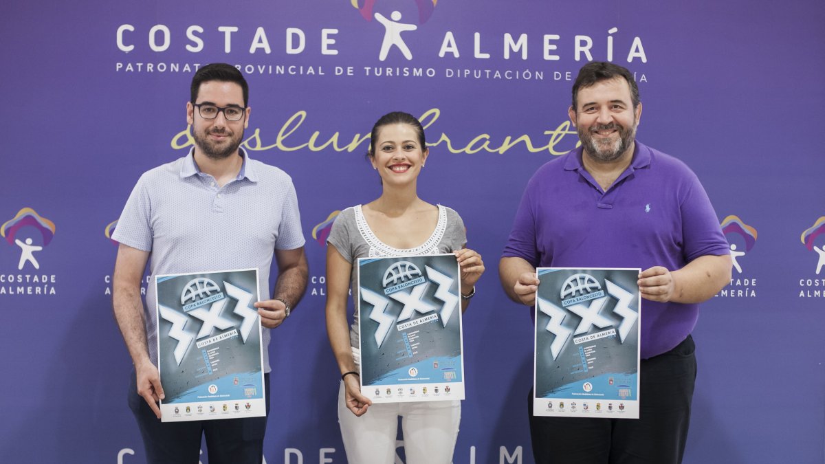 Ángeles Martínez presentó el evento en Diputación.