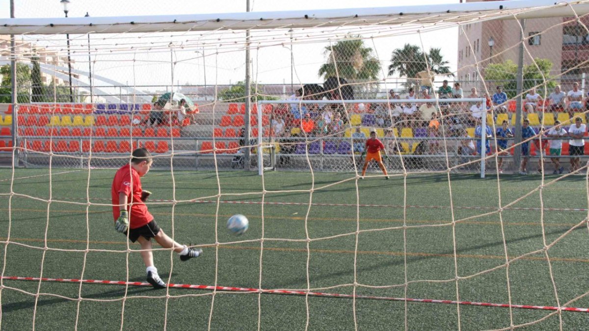 Buen toque de balón en el lanzamiento.