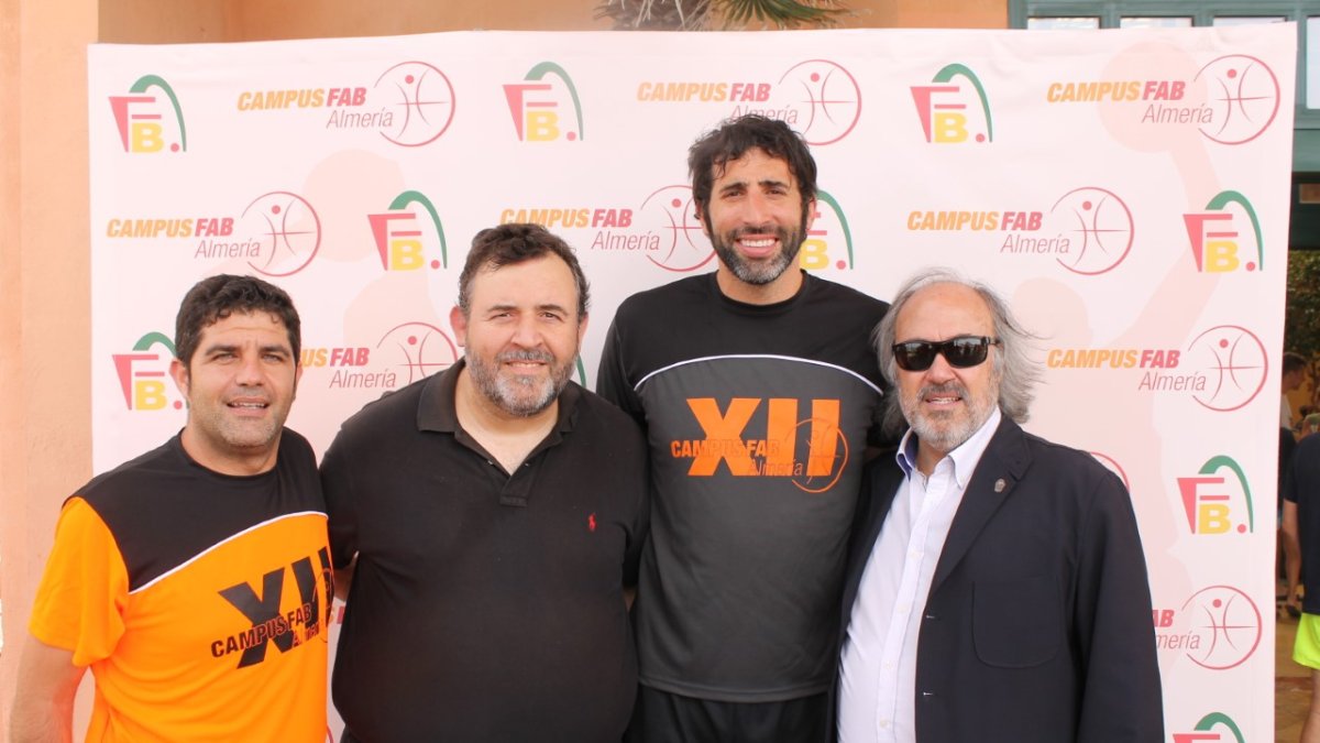 José Francisco Cara con la estrella del campus.