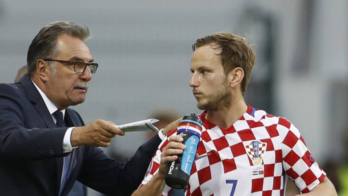 Rakitic se ha llevado un buen susto con los ultras.