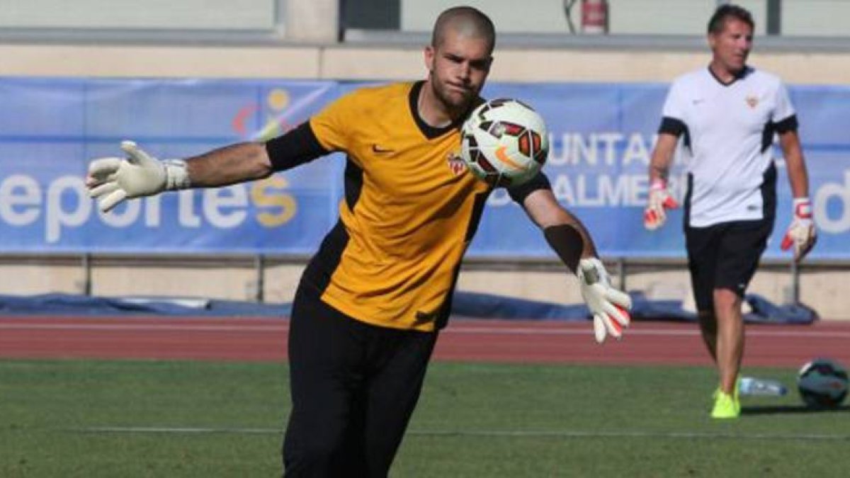 Rubén entrenando con el Almería.