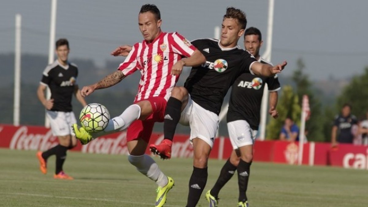 El Almería va cerrando partidos.