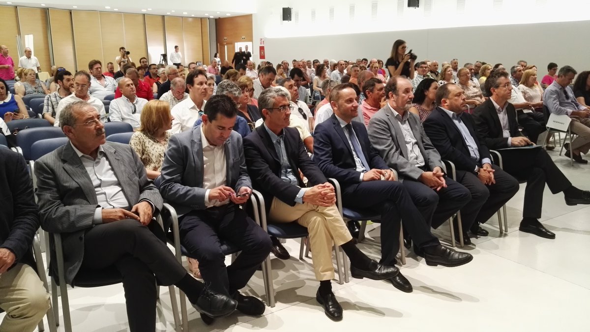 Asistentes al Día Internacional del Cooperativismo en Viator