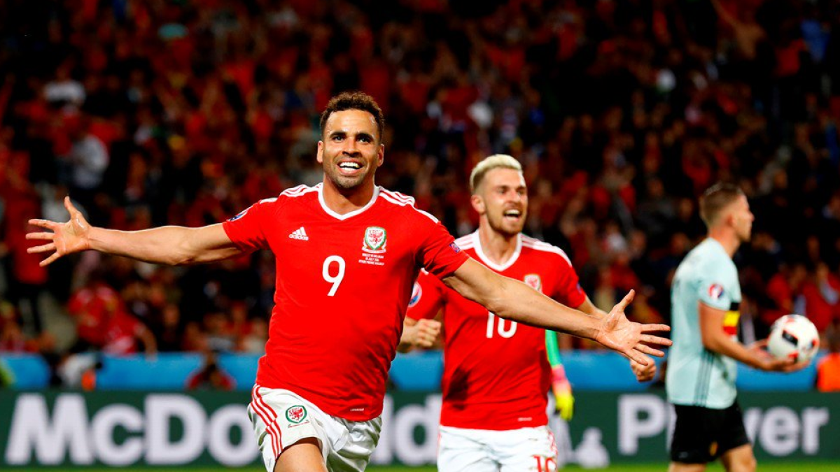 Robson-Kanú giró sobre su eje para hacer el segundo.