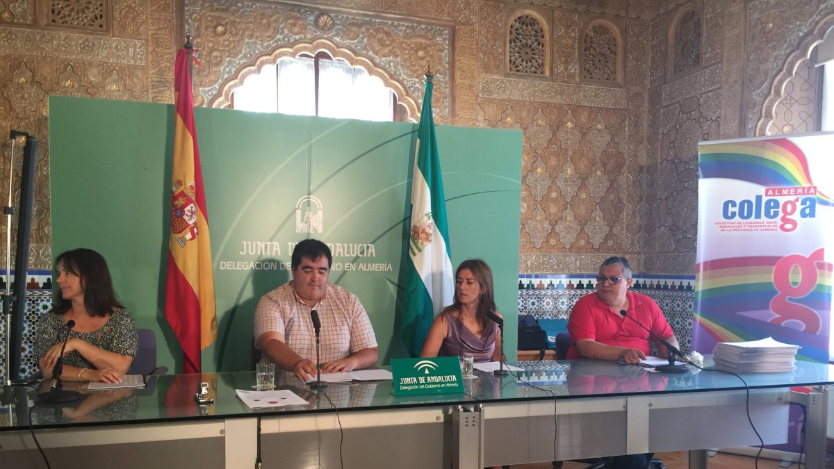 Estela Murcia, Ramón Soto, Ángela Montoya y Francisco Ferre durante la presentación del estudio