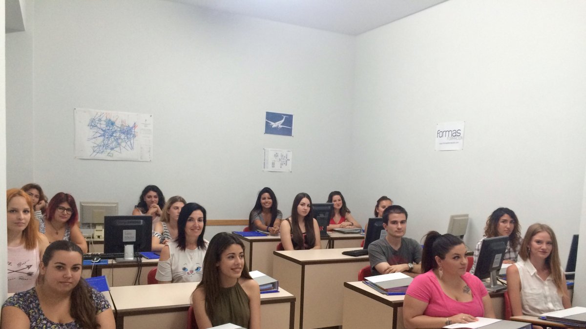Un grupo de alumnos que está cursando sus estudios en FORMAS Formación.