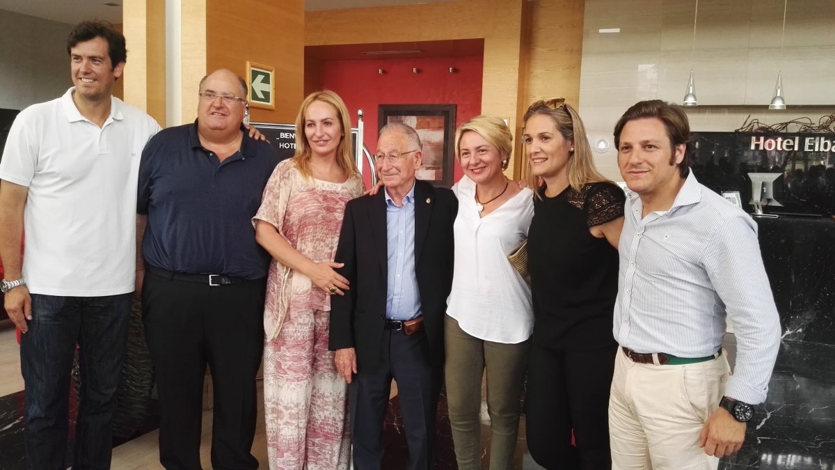 Foto con Gabriel Amat al acabar la Junta Directiva del PP.